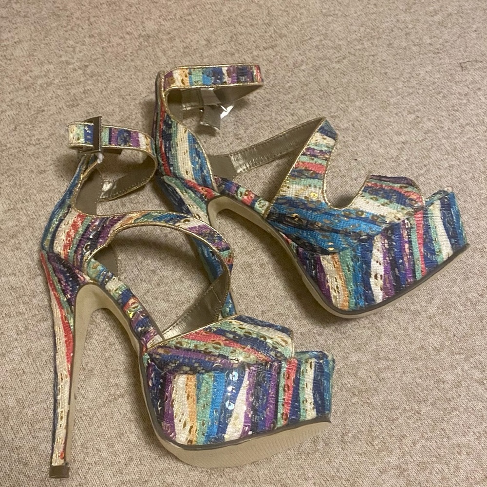 New ( Never Worn ) Women’s Size 6 Heels